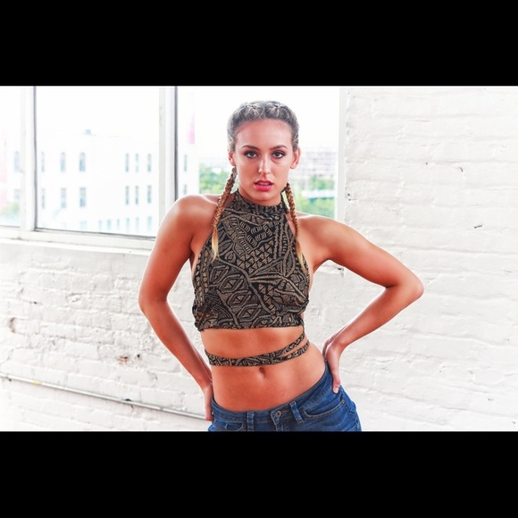 Fun in the sun strapped crop top - Picture 4 of 6